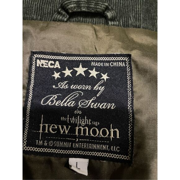 NECA Twilight Bella’s Green Jacket Large Rare New Moon - Picture 5 of 9